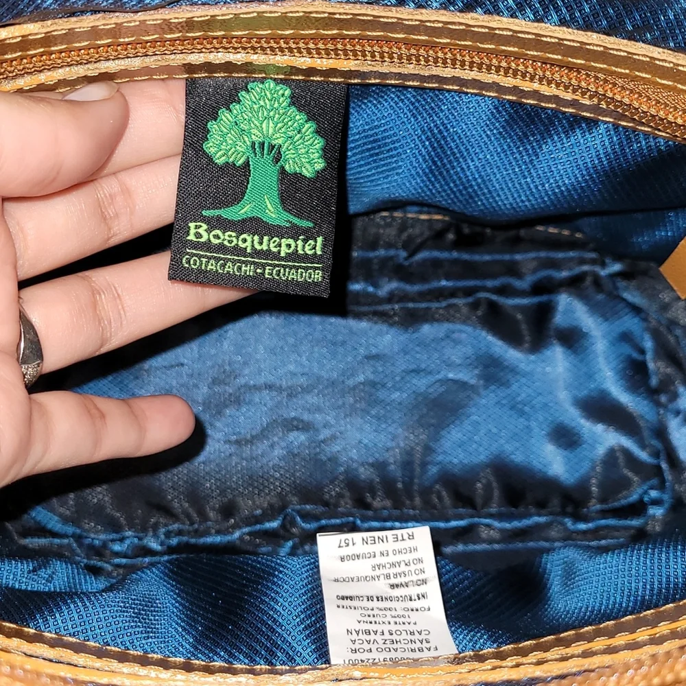 On Hold Leather purse made in Ecuador 🇪🇨 8in and 10 width Host pick 🥳🎉 New - Picture 6 of 12